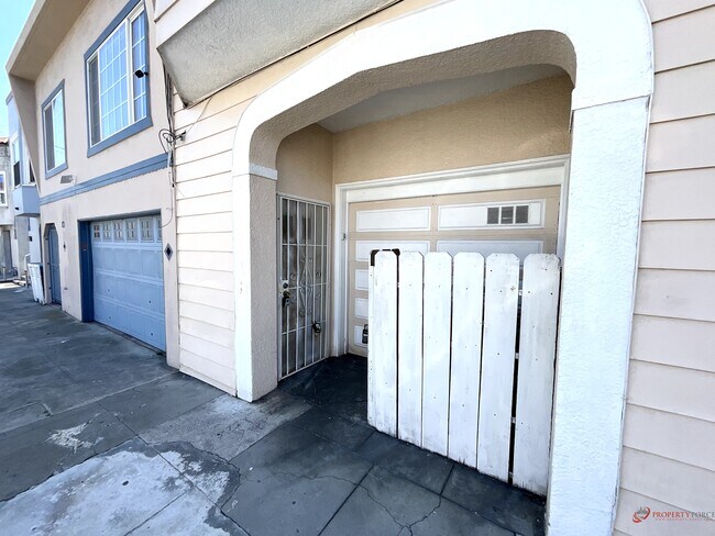 Building Photo - 1367 Gilman Ave