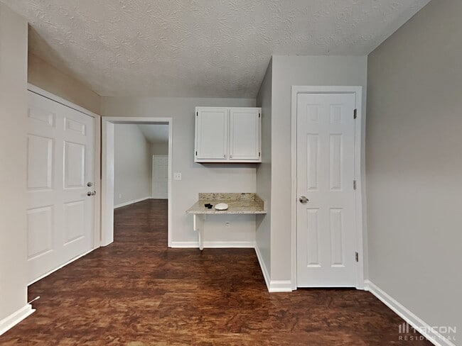 Building Photo - 102 Thornwood Dr