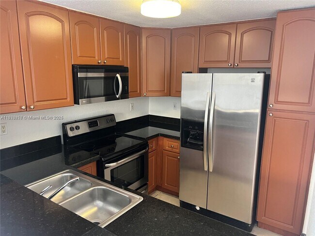 Foto del edificio - 7090 NW 174th Terrace