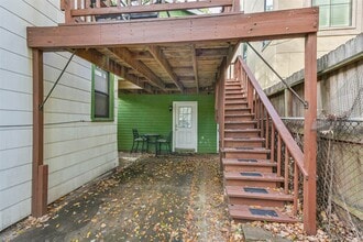 Building Photo - 402 Bomar St