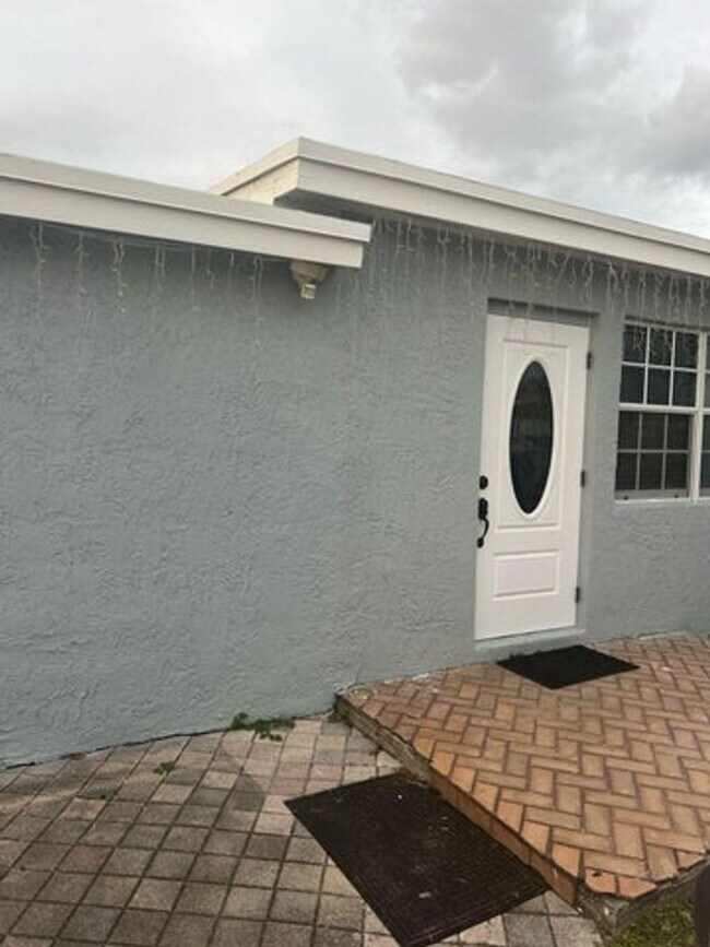 Foto del edificio - 5715 Cinnamon Dr