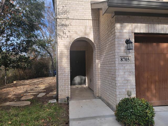 Building Photo - 8705 Tudor Pl