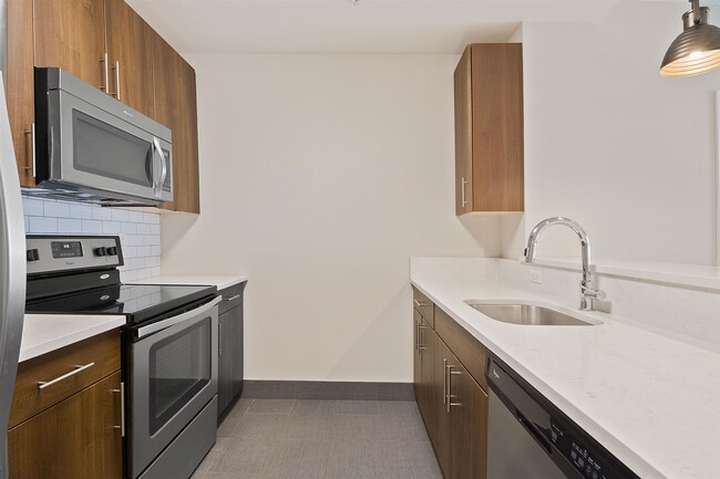 Building Photo - 100 Marshall St