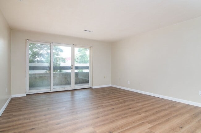 Building Photo - 150 Elm St