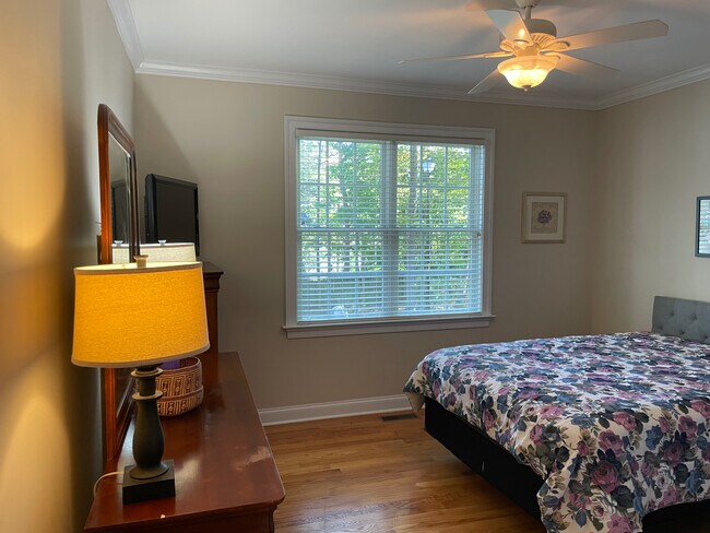 Building Photo - Room in House on Ray Rd