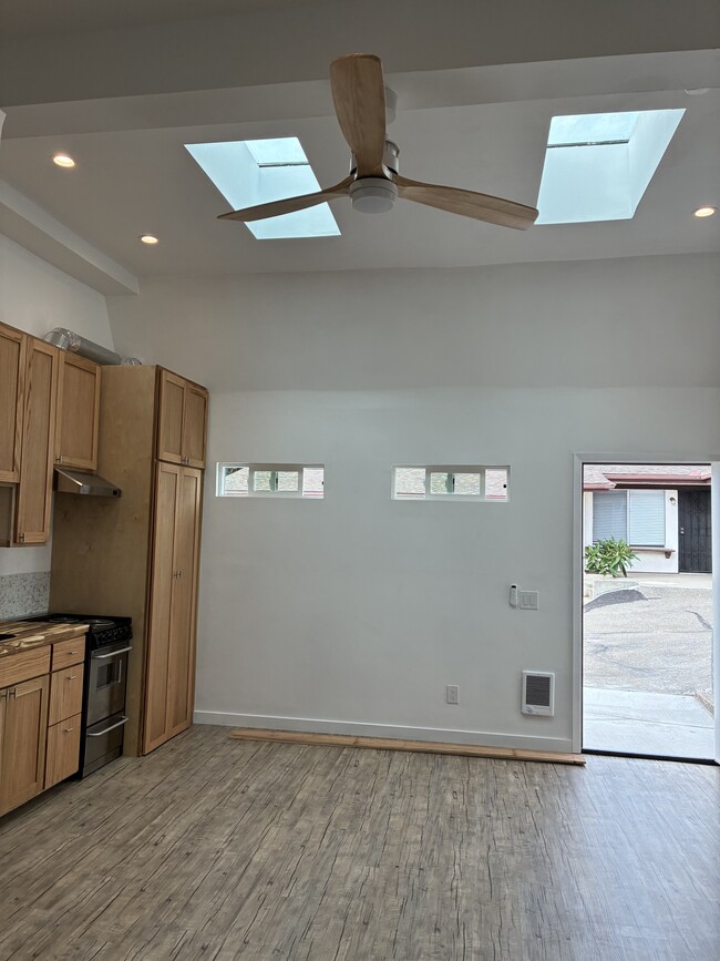 Building Photo - 1327 Hygeia Ave