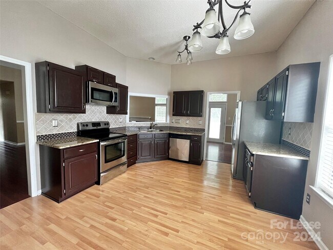 Building Photo - 12121 Landing Green Dr
