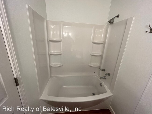 Building Photo - 3 br, 2 bath House - 335 West 9th Street