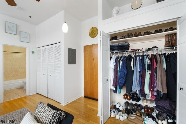 Building Photo - 240 Main St