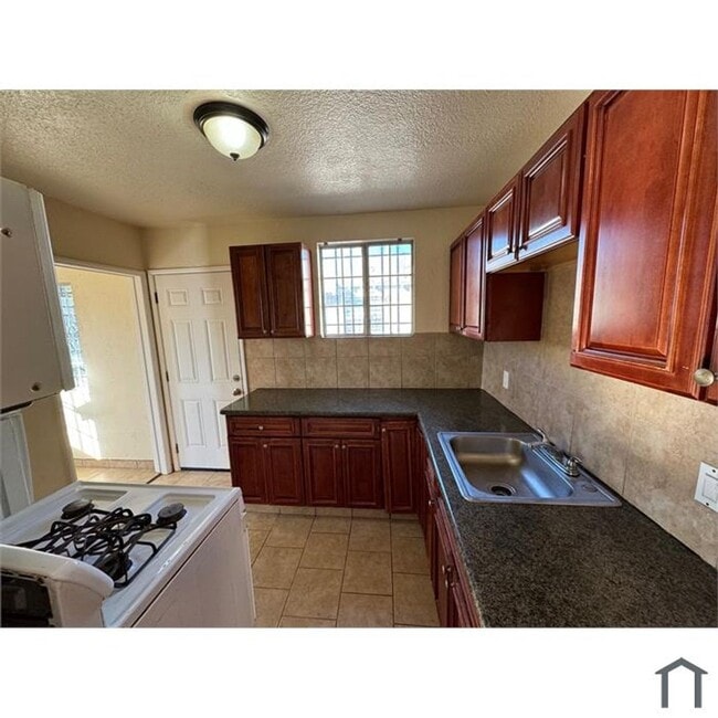 Photo - 1939 W 35th St Apartment