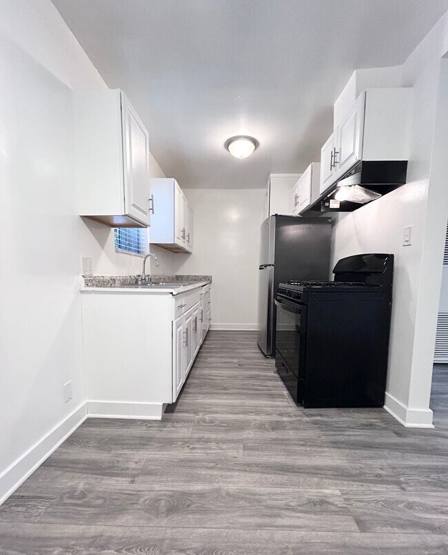 Foto del edificio - 1220 S Manhattan Pl