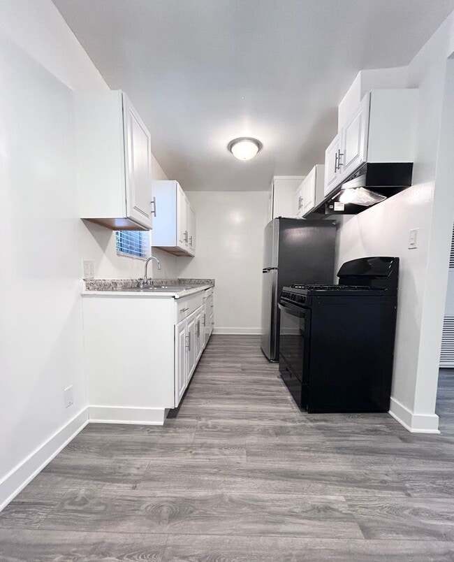 Photo - 1220 South Manhattan Place Apartment