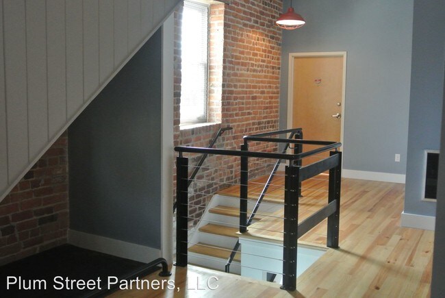 Building Photo - 1 br, 1 bath Apartment - 429 3rd Street