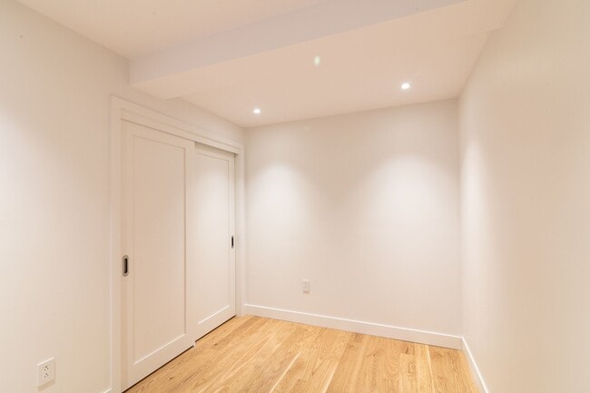 Photo du bâtiment - 2045 Rue Lambert-Closse