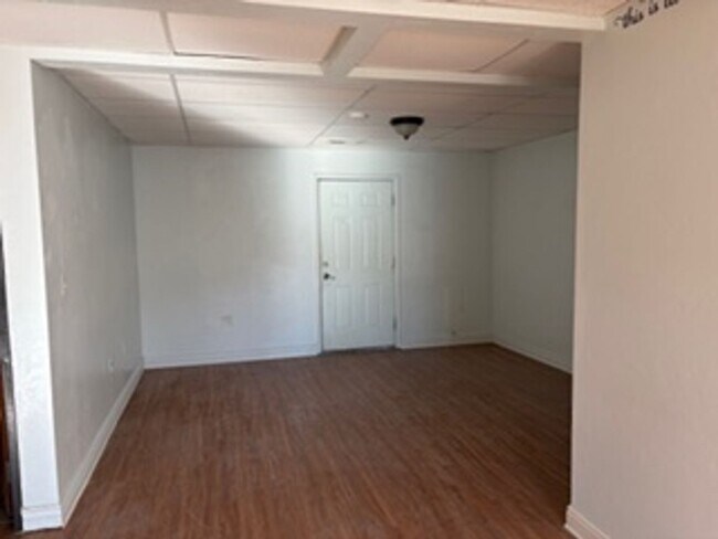 Foto del edificio - 2 Bed 1 Bath Duplex