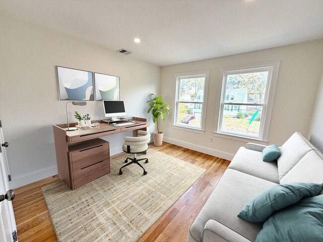 Foto del edificio - 28 Pitcher Ave