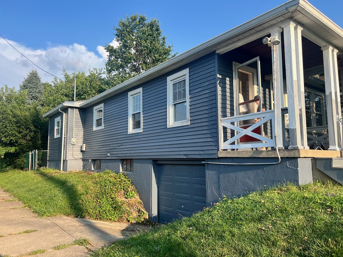 Foto principal - 5256 Warren Ave