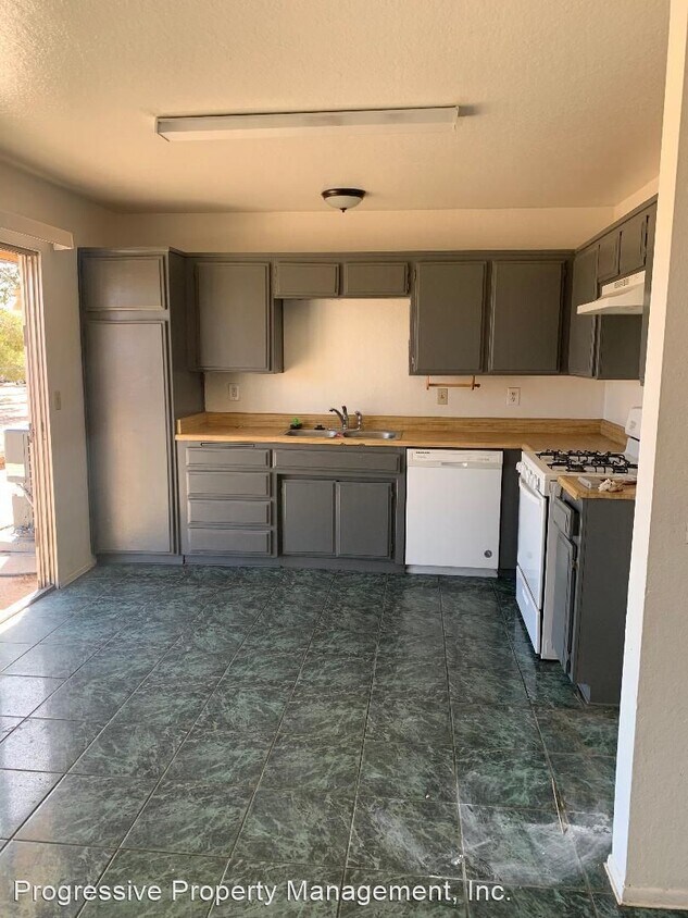Building Photo - 4 br, 2 bath House - 12985 Pacoima Rd.
