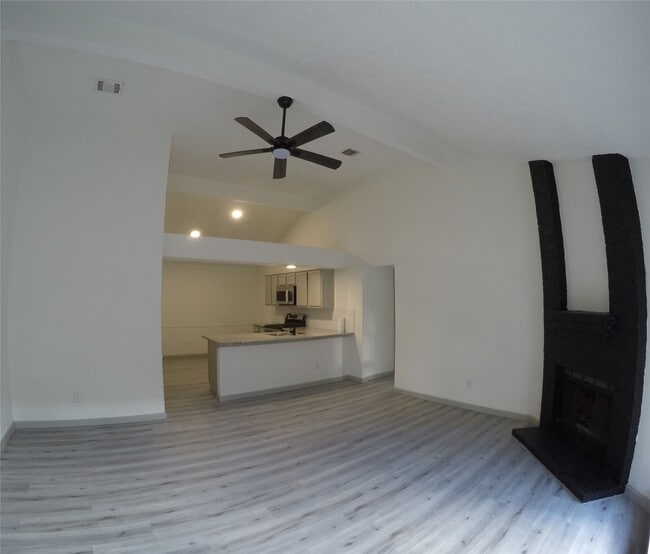 Building Photo - 9211 Golden Meadow Dr