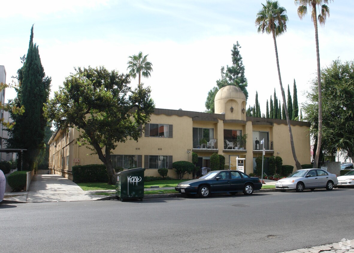 Primary Photo - Oasis Gardens
