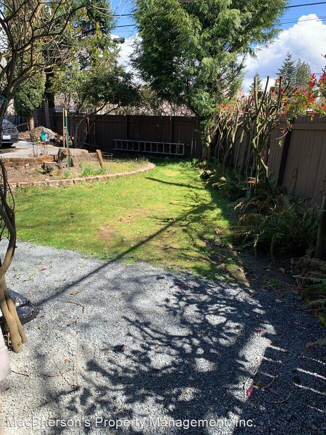 Building Photo - 3 br, 1.5 bath House - 18509 1st Ave NE