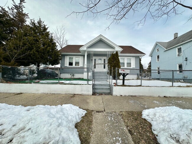 Foto del edificio - 308 W Almond St