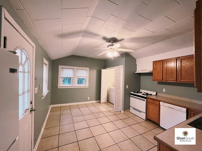 Building Photo - 4 Bed 2 Full Bath Single Family Home For-R...