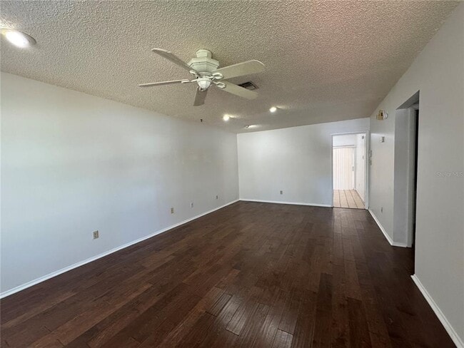 Building Photo - 547 Pigeon Cir