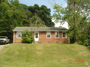 Building Photo - 2902 Holmes Rd