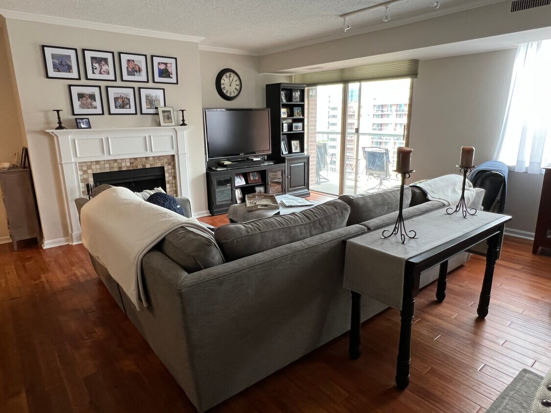 Living Room - 4808 Moorland Ln