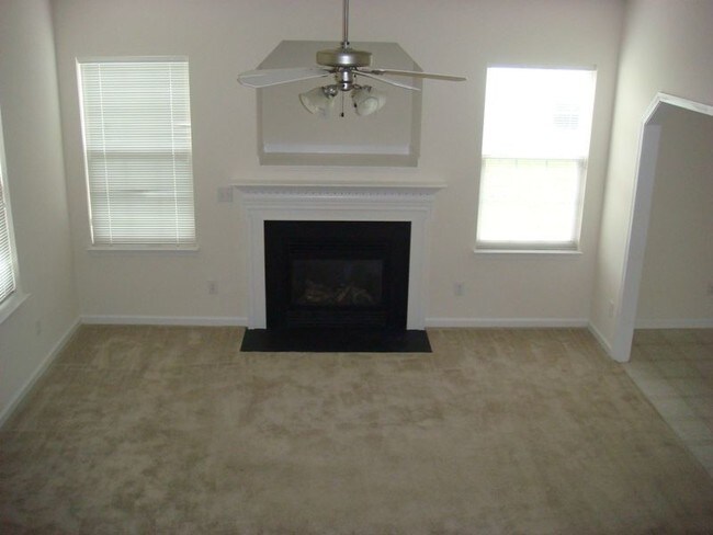 Foto del edificio - Lovely 3BR/2.5BA with 2 car garage and loft