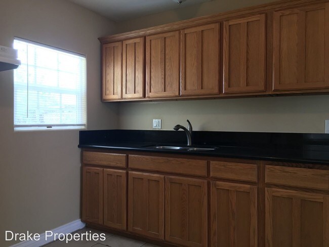Building Photo - 3 br, 1 bath House - 524 Ruiz St.