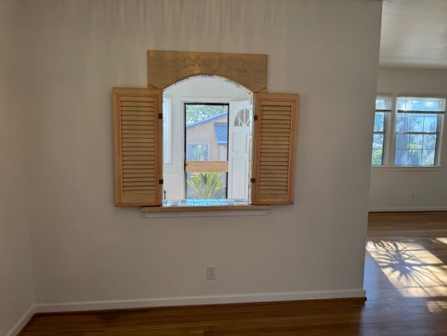 Foto del edificio - One bedroom, one bath in La Crescenta