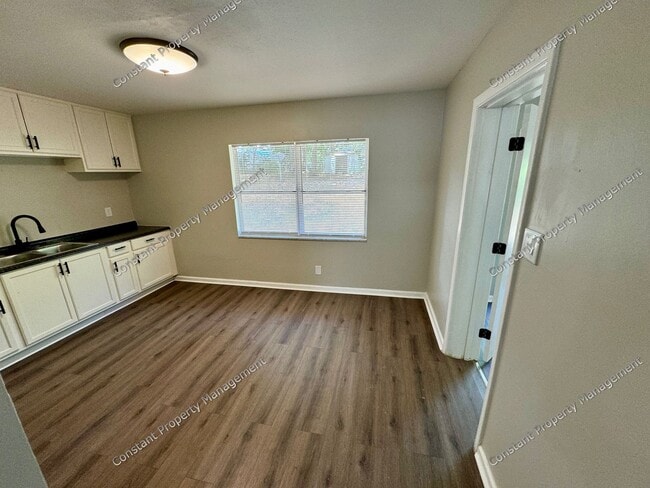 Foto del edificio - Elegant Elkin!