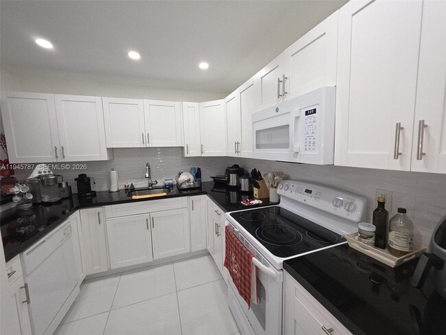 Foto del edificio - 6970 NW 186th St