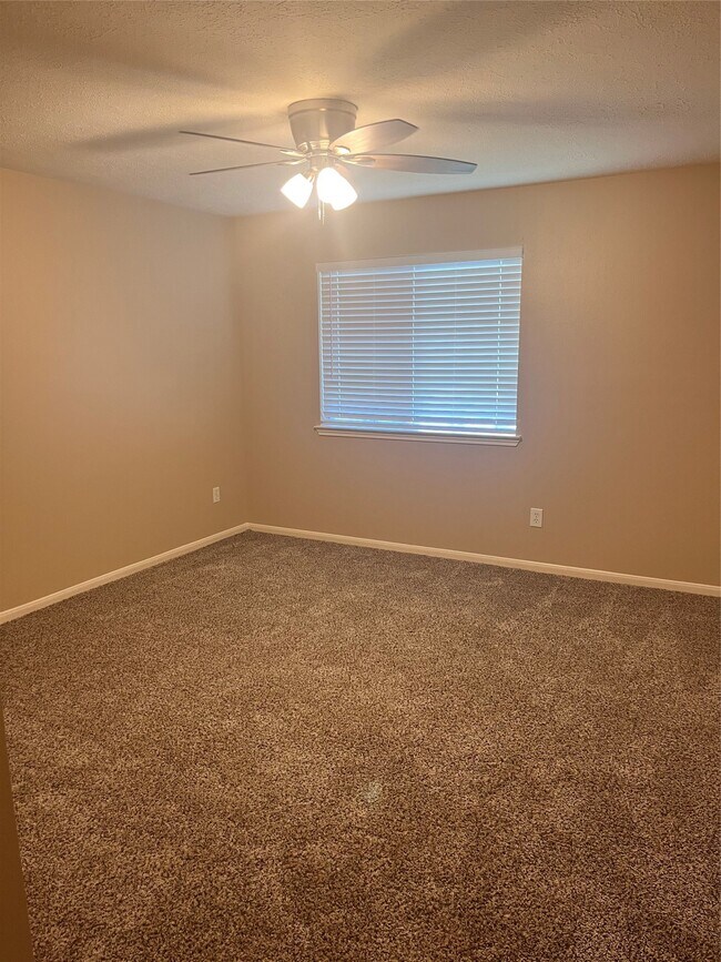 Foto del edificio - 16118 Cypress Valley Dr