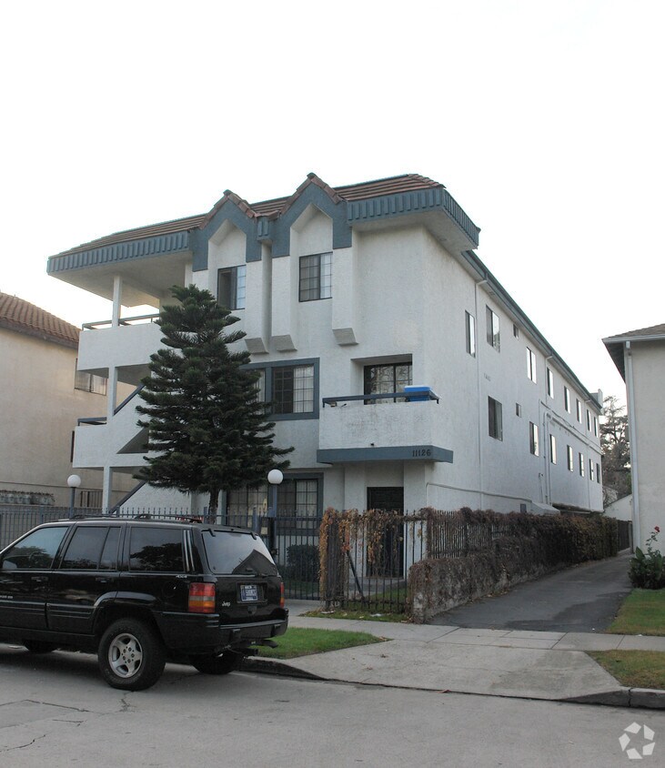 Foto principal - 11122 Morrison St
