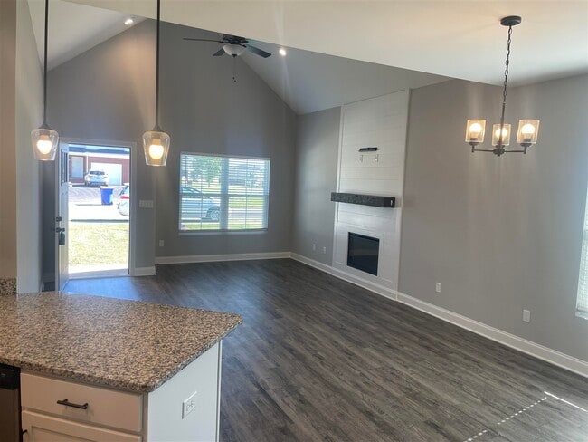 Foto del edificio - 705 Village Creek Dr