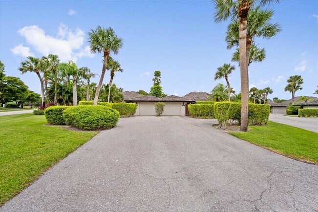 Building Photo - 11876 Pebblewood Dr