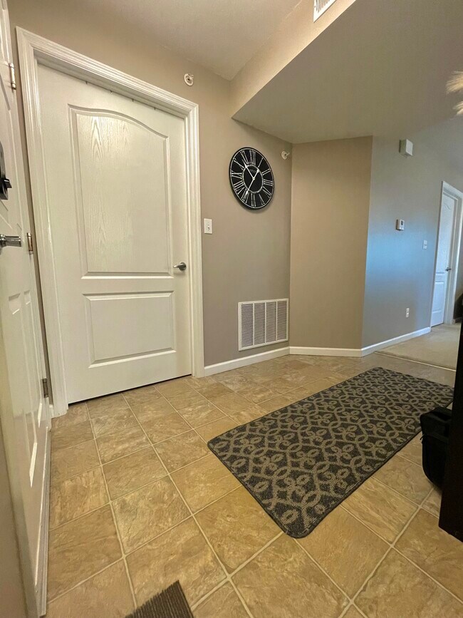 Entryway and door to walk in laundry room - 1324 Piedmont Cir
