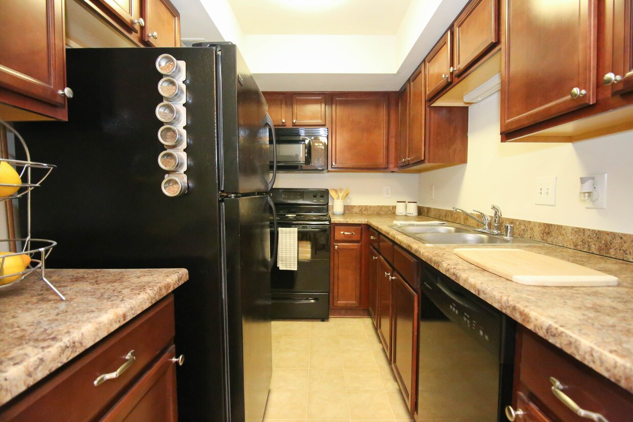 The Reserve At Merrick 3300 Montavesta Rd Lexington, KY Apartments