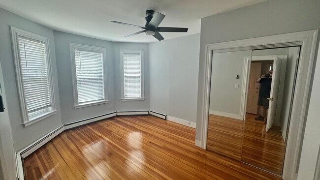 Foto del edificio - BU Modern 5-bed + 2-bath