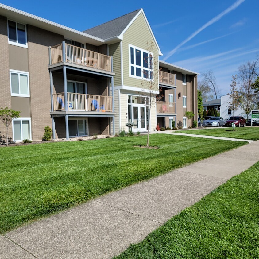 Building Photo - Campus Courts