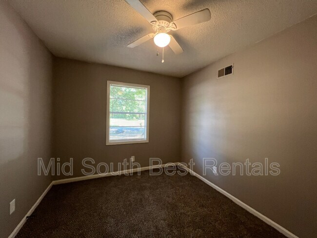 Building Photo - 3231 Harvester Ln