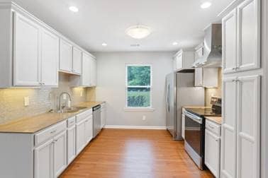 Building Photo - 234 River wood Dr