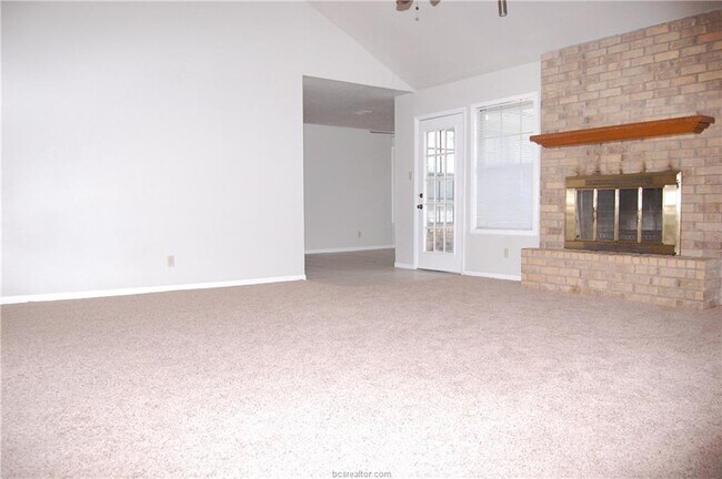 Building Photo - 1407 Bayou Woods Dr