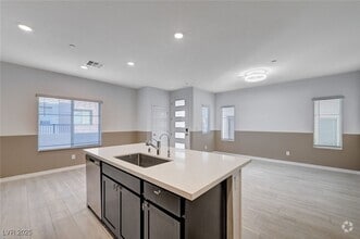 Building Photo - 600 Carriage Hill Dr