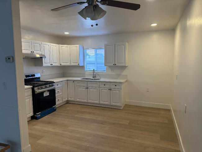 Foto del edificio - 408 N Maple Ave