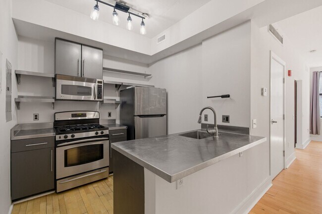 Building Photo - 809 6th St NW