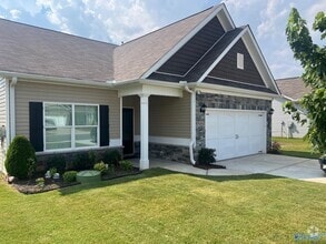 Building Photo - 212 Fairbrook Dr
